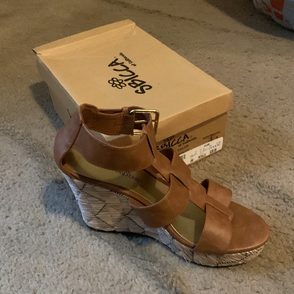 Sandals - Picture 4 of 4